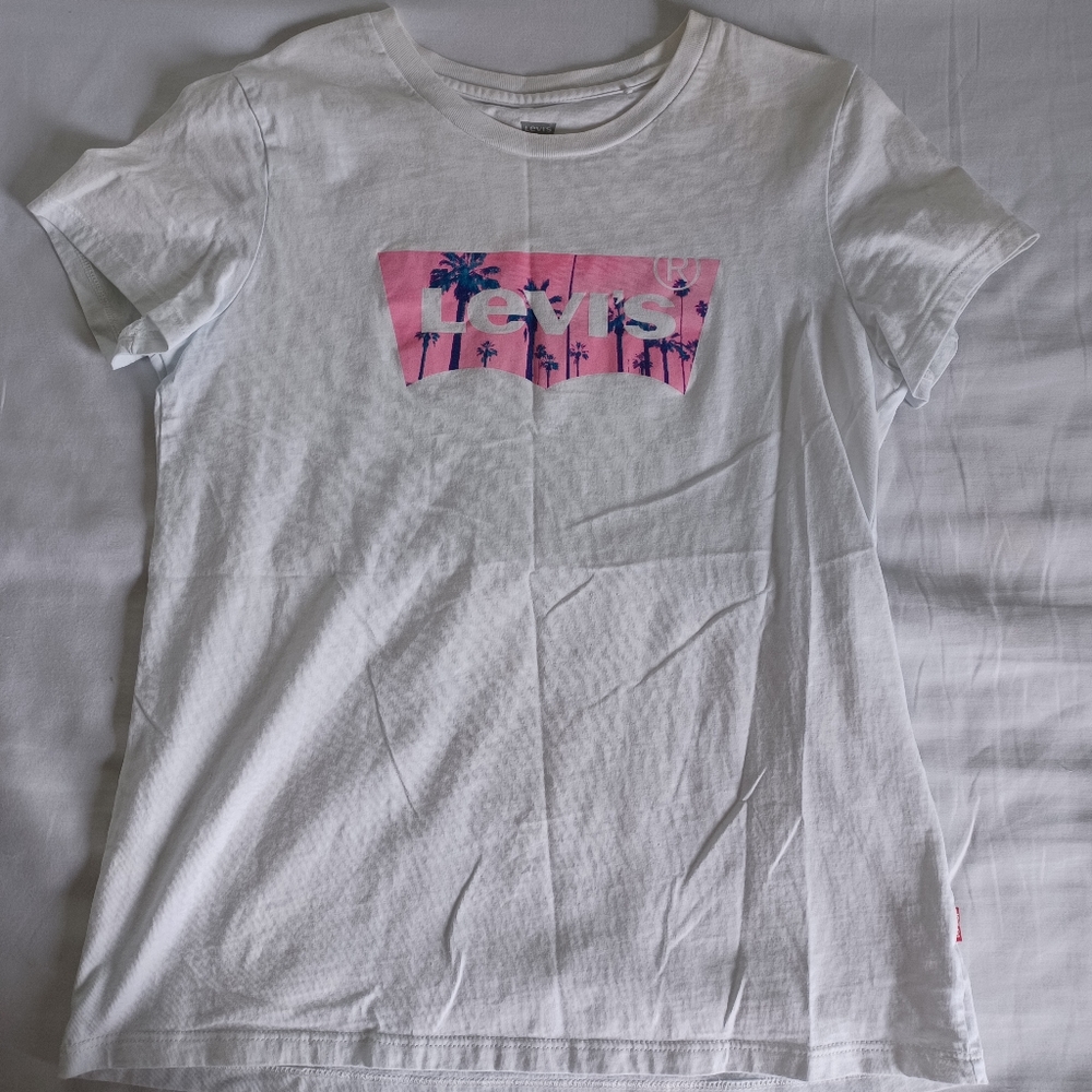 Size small Levi shirt